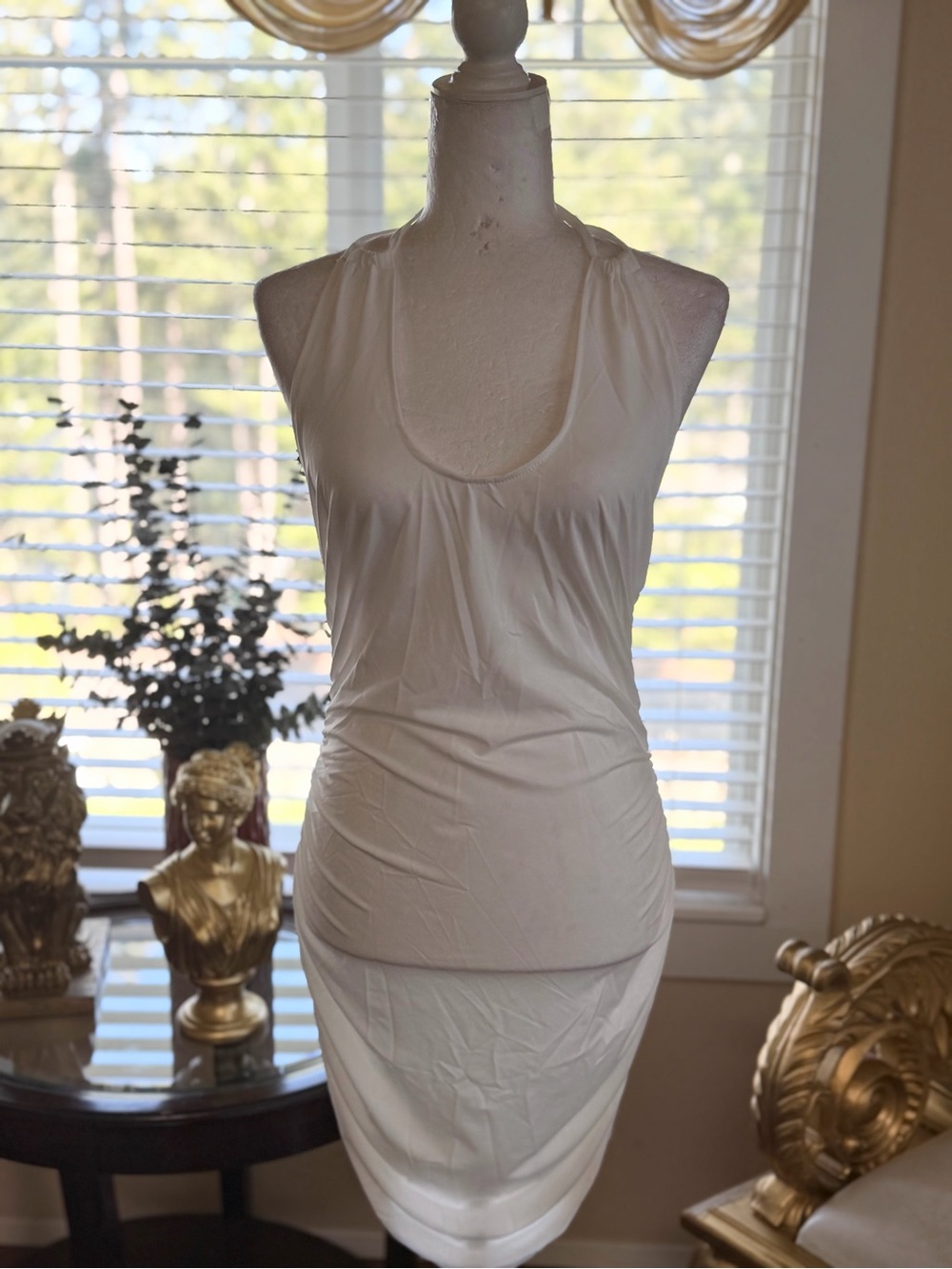 White Backless Sleeveless Scoop Neck Dress